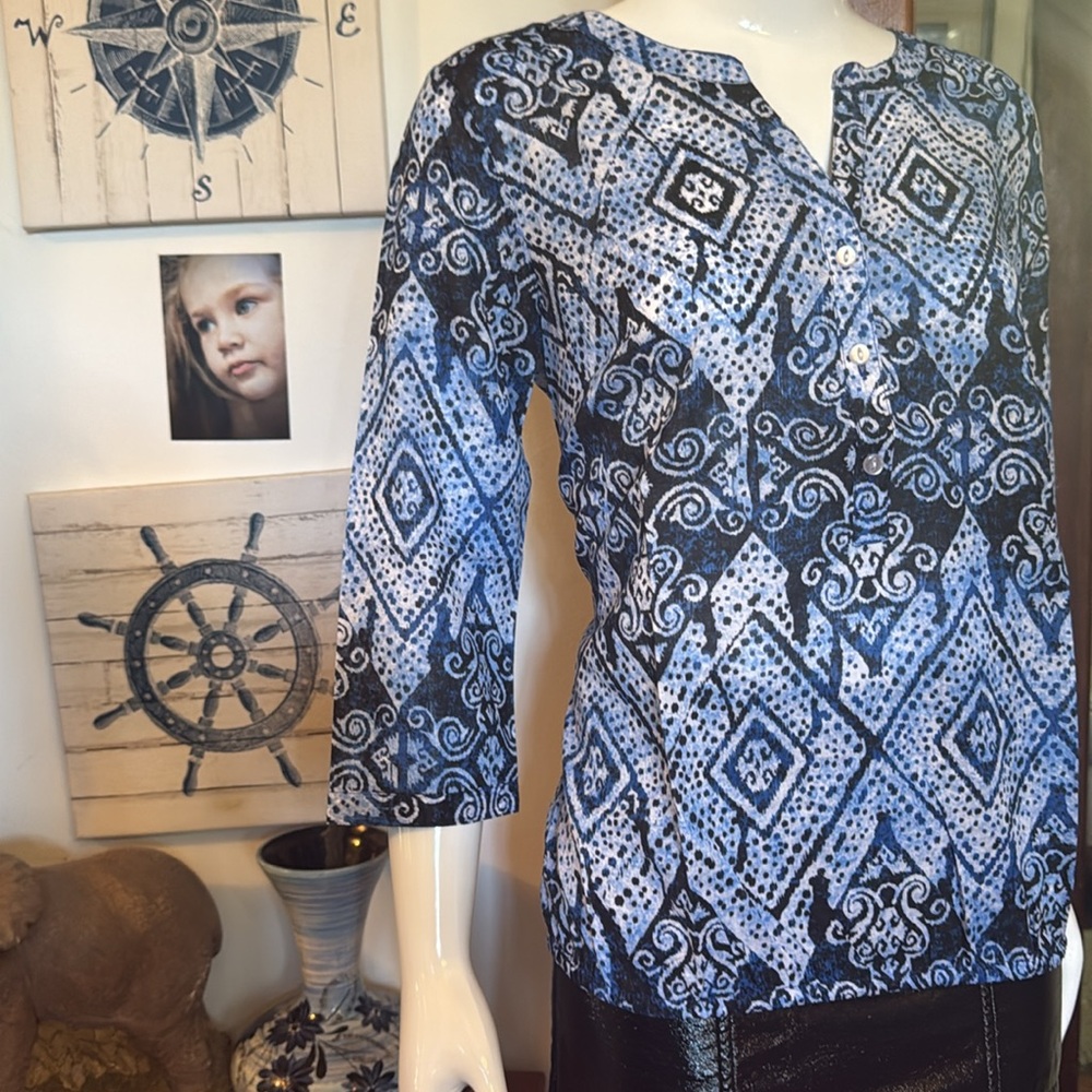 NWt northern reflections size small sheer light summer Blue Patterned Women Top